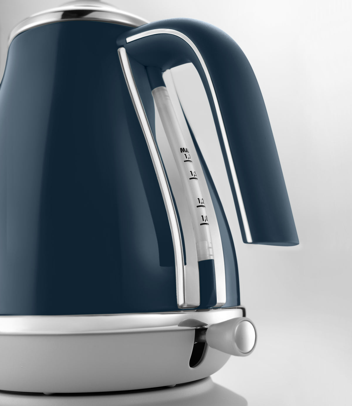 DeLonghi Icona Capitals Kettle | Blue - Image 2