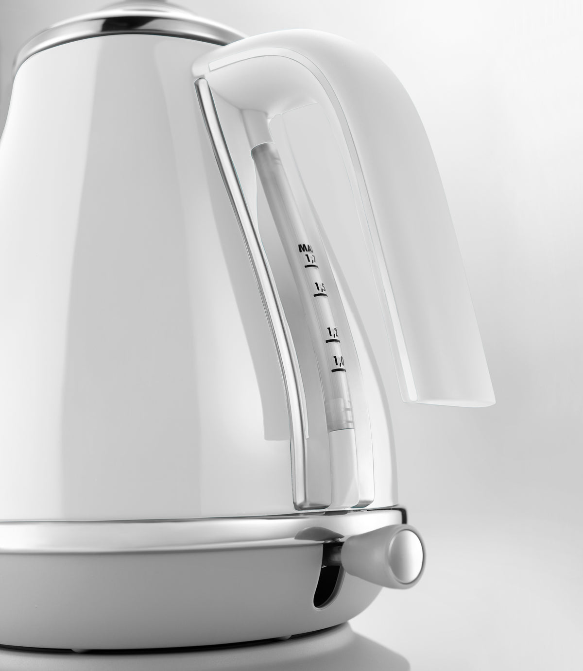 Delonghi Icona Capitals Kettle White - Image 4