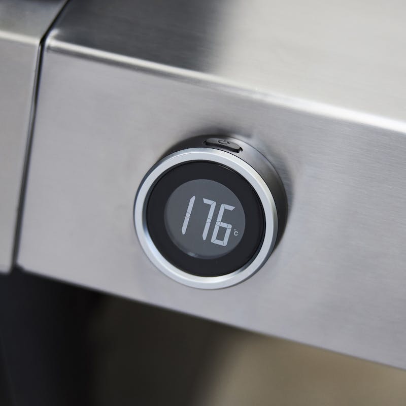 Close-up of the Genesis E-425W LP BLK Gas Barbecue digital temperature gauge showing 176°C.