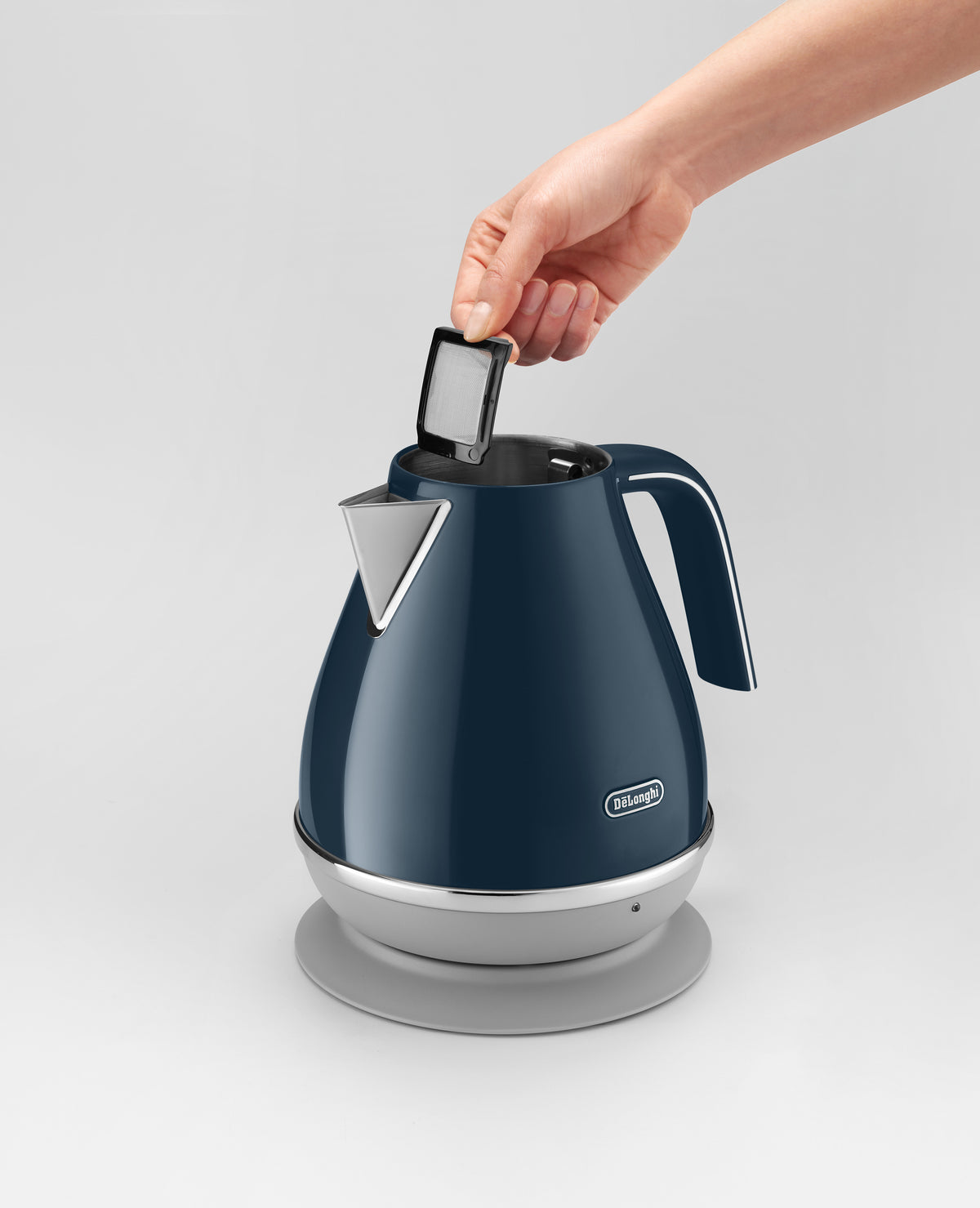 DeLonghi Icona Capitals Kettle | Blue - Image 3