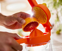 Joseph Joseph JuiceMax - Dual Action Orange Citrus Press & Measure
