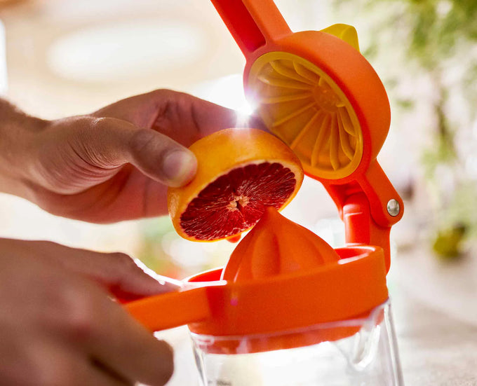 Joseph Joseph JuiceMax - Dual Action Orange Citrus Press & Measure - Image 2