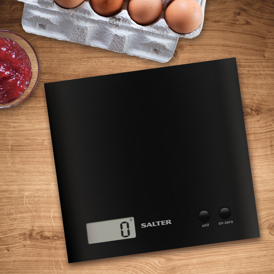 Arc Digital Kitchen Scales in Black by Keans Claremorris – Precise, compact, easy-to-use food weighing scale