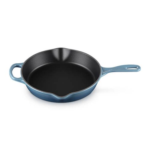 Le Creuset Signature Chambray 26cm cast iron deep skillet with satin black enamel, dual handles, and pouring spouts – Keans