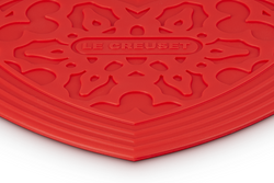 Le Creuset On The Go Heart Cool Tool Trivet, heat-resistant silicone, portable kitchen accessory – Keans Claremorris