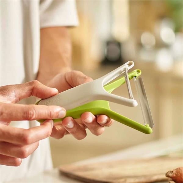 Nest Peel Set with two Y-shaped stainless steel peelers, nesting design for compact storage, eco-friendly by Keans