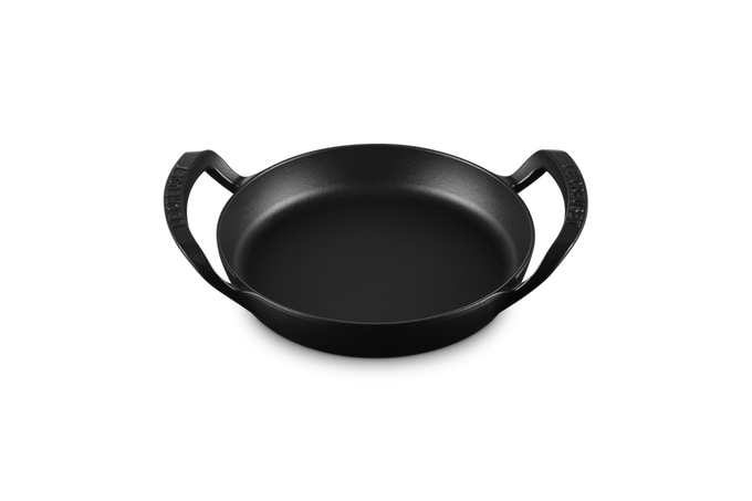 Le Creuset BBQ Range Round Skillet Black - Durable cast iron grill pan, perfect for outdoor cooking | Keans Claremorris