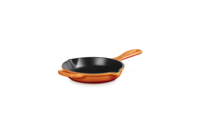 Le Creuset 23cm Signature Round Skillet Volcanic - Image 4