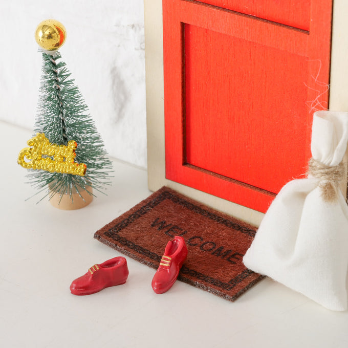 Christmas Mini Display Set – 10 Pack Nisse Figures, 17 cm Tall | Festive Decor | Keans Claremorris