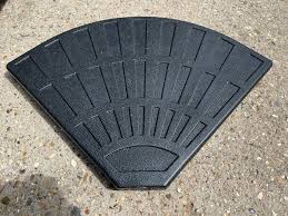 20KG black overhang parasol base weight, strong and maintenance-free – Keans Claremorris