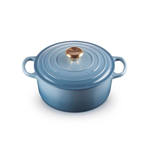 Le Creuset 24cm Chambray cast iron round casserole with soft gold knob, durable enamel, oven safe – Keans Claremorris