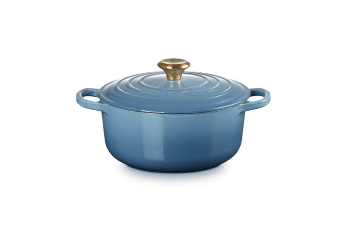 Le Creuset 28cm Chambray round casserole, enamelled cast iron, oven-safe, heat-resistant knob, dishwasher safe - Keans