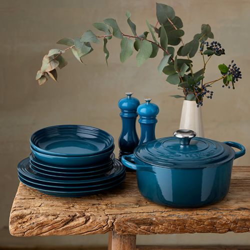 Le Creuset Signature Deep Teal 28cm Cast Iron Round Casserole – Durable, Enamel Coated | Keans Claremorris