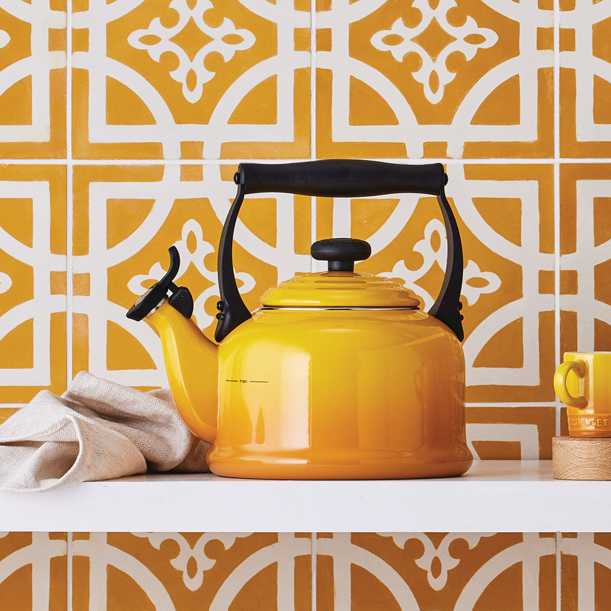 Le Creuset Traditional 2L Nectar Kettle, durable enamel finish, ideal for boiling water - available at Keans Claremorris.