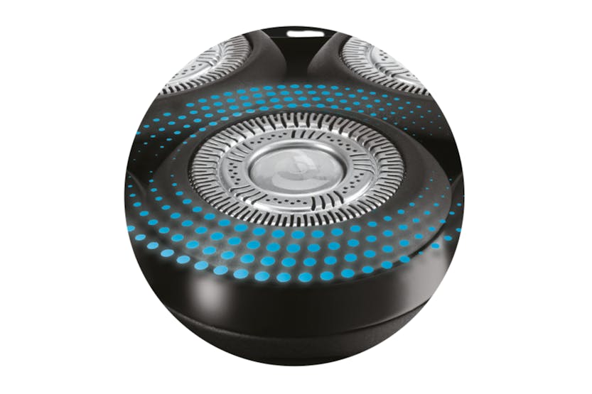 Close-up of the Remington Mens Cordless Shaver X9 triple rotary shaving heads with blue dot accents.