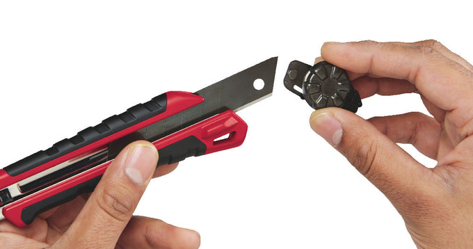 Milwaukee 25mm Snap Knife - Image 4