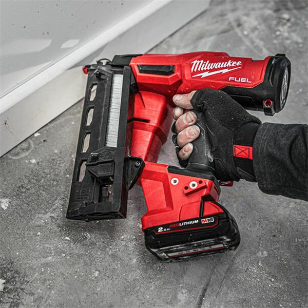 Milwaukee M18 Fuel Cordless Framing Nailer with 2x2.0ah Batteries - Image 4