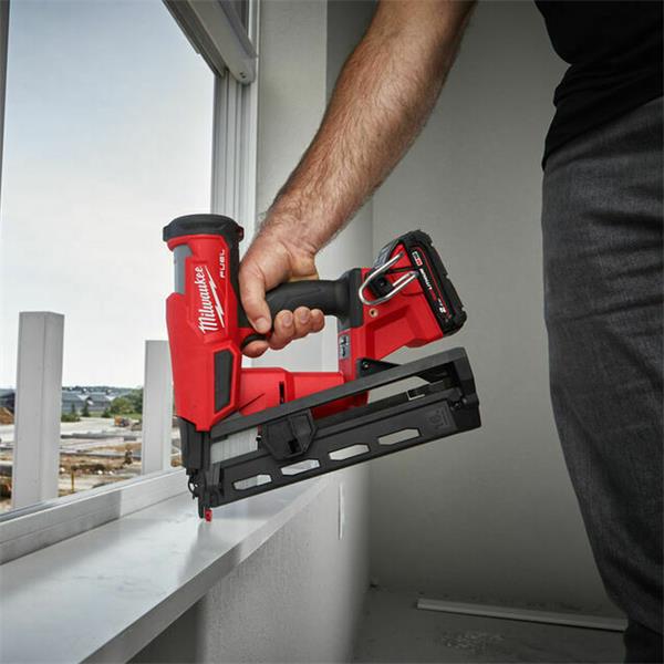 Milwaukee M18 Fuel Cordless Framing Nailer with 2x2.0ah Batteries - Image 2