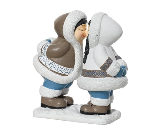 Eskimo Kids Kissing –h17.2cm - Image 1