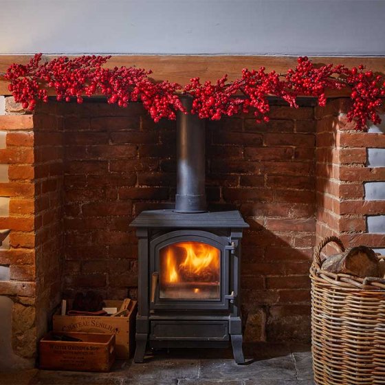 BerryBurst 270cm red berry Christmas garland for indoor/outdoor decor, perfect for banisters and mantelpieces - Keans