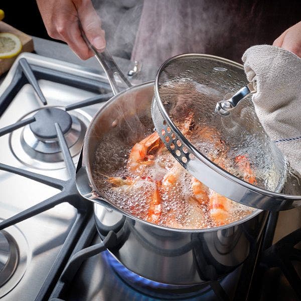 Stellar Profile 18cm 2.3L draining saucepan, stainless steel, durable cookware - Keans Claremorris