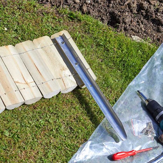 Galvanised log roll stakes 3pk, rot-proof steel supports up to 30cm log edging – Keans Claremorris