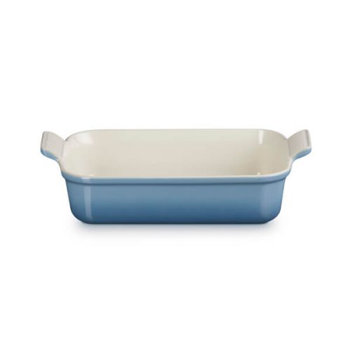 Le Creuset 26cm Chambray rectangular stoneware dish, 2.4L capacity, oven-safe, durable with scalloped handles – Keans
