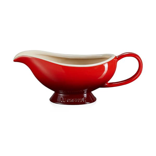 Le Creuset Heritage Gravy Boat 460ml in Cerise red stoneware, drip-free spout, ergonomic handle, dishwasher safe – Kean’s