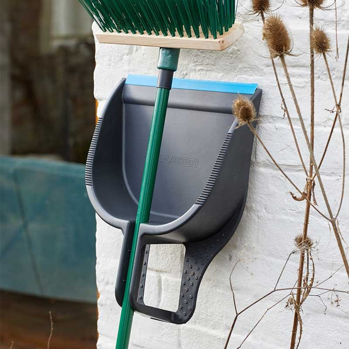 Yard Step-On Dustpan - Image 2
