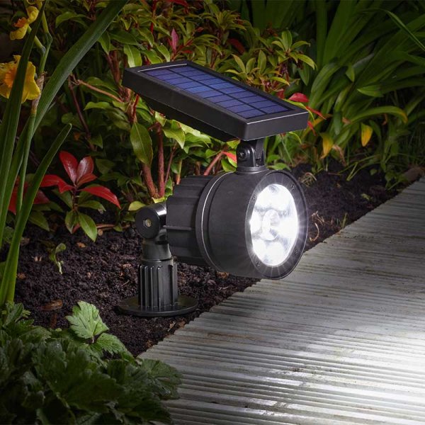 Maxi 100L Spotlight with high brightness and durable design, perfect for outdoor use – available at Keans Claremorris.