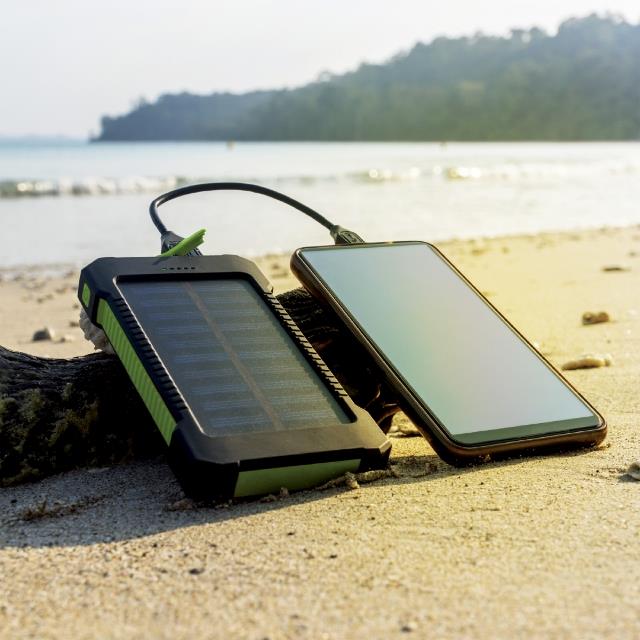 Solar Qi Powerbank With Torch 10000Mah | 775316 - Image 4