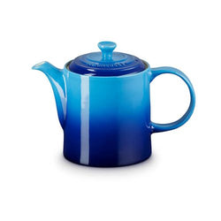 Le Creuset Stoneware Grand Teapot 1.3L Azure with drip-resistant spout, cool-touch handle, durable glaze – Keans Claremorris.