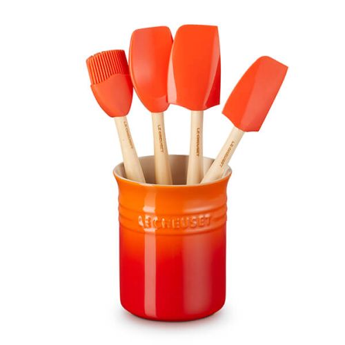 Le Creuset Volcanic stoneware utensil jar with 4 craft tools, durable and scratch-resistant – available at Keans Claremorris.