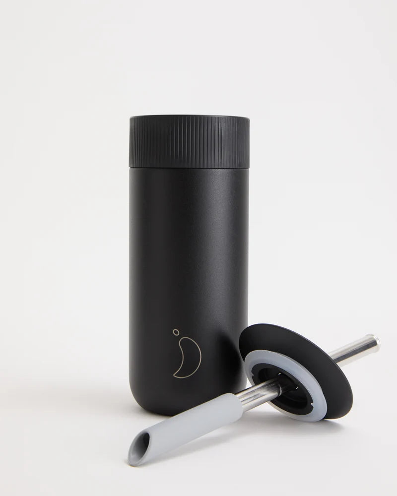 Chillys Series 2 Switch 2n1 Abyss Black 500ml bottle with its detachable straw and lid shown separately.
