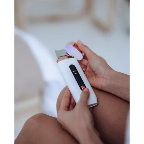 Beautifly B-Scrub ProSlim Multifunction Cavitation Peeling White device for skin care, available at Keans Claremorris.