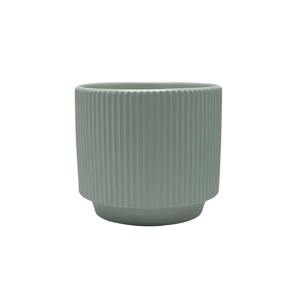 Matt grey ceramic Hortus Tokyo pot with vertical ridges, 16cm diameter and 14cm height, front view.