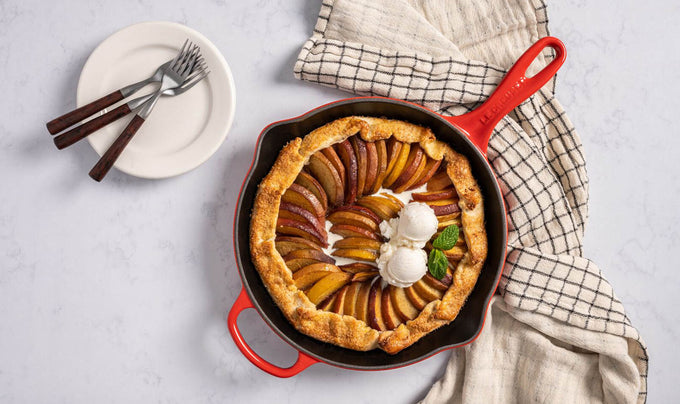 Le Creuset 23cm Signature Round Skillet Cerise - Image 6