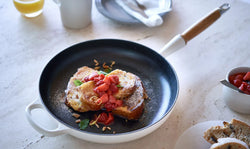 Le Creuset Signature Cast Iron Frying Pan 28cm Meringue