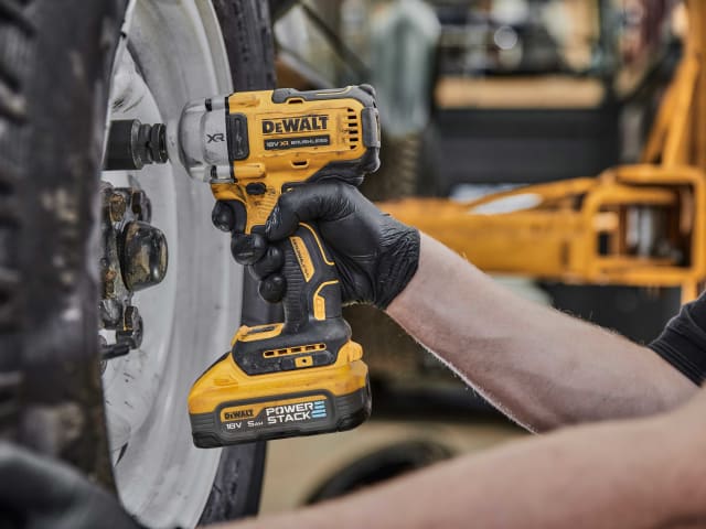 Dewalt 1/2in HR Anvil Impact Wrench 18V 2 x 5.0Ah POWERSTACK™ Li-ion - KeansClaremorris