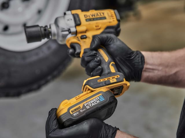 Dewalt 1/2in HR Anvil Impact Wrench 18V 2 x 5.0Ah POWERSTACK™ Li-ion - KeansClaremorris