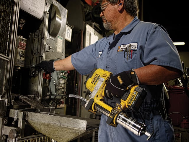 Dewalt DCGG571M1 Cordless XR 18V Grease Gun with 4.0Ah Li-ion Battery – Available at Keans Claremorris