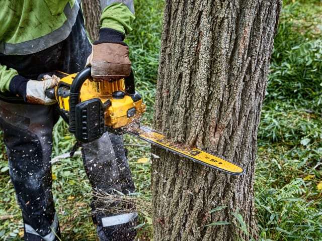 DEWALT XR FlexVolt 54V Chainsaw 45cm Bar 9.0Ah Li-ion Battery - Powerful Cordless Saw | Keans Claremorris