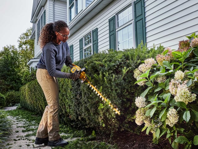DEWALT DCMHT573X XR FlexVolt 54V Hedge Trimmer with 9.0Ah Battery - Keans Claremorris