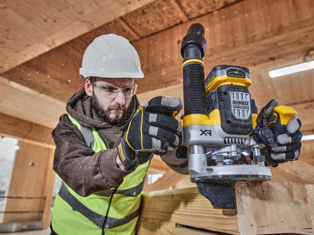 Dewalt DCW620H2 1/2in Plunge Router 18V 2 x 5.0Ah POWERSTACK™ Li-ion - Image 4