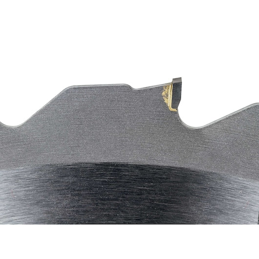 Close-up of a single tooth on the DeWalt 216mm x 30mm 40T circular saw blade showing the carbide tip.