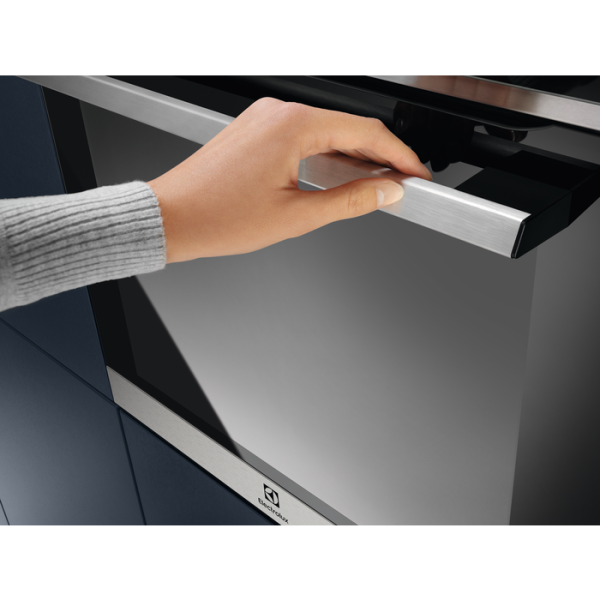 Electrolux Single Multi-Function Built-in Pyroclean Oven, sleek design, easy cleaning - available at Keans Claremorris.