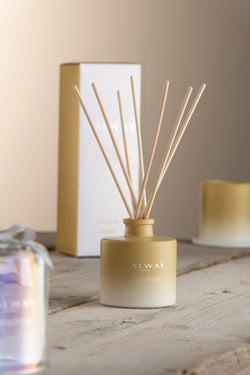 Galway Crystal Christmas Incense Diffuser with saffron, violet, patchouli, and oud fragrance – Keans Claremorris