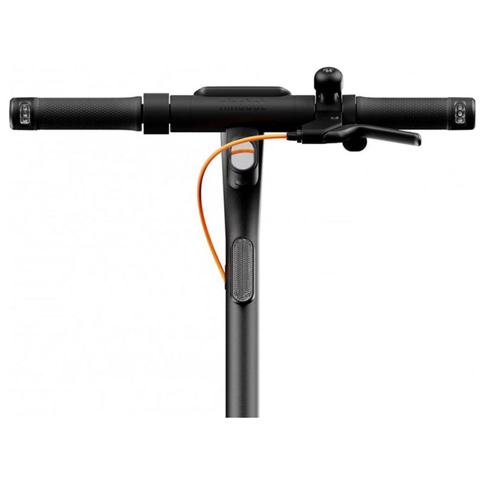 Segway E2 PRO D Close-up of a scooter handlebar with black grips and orange cable on a white background