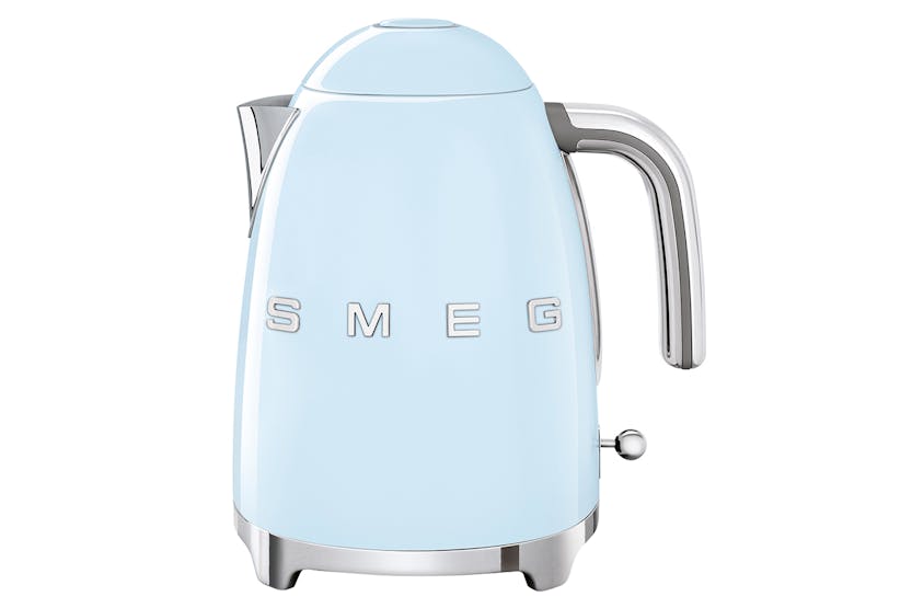 Smeg 1.7L 50’s Style Kettle in Pastel Blue, fast boil, enamel finish, 360° swivel base – available at Kean’s Claremorris. –