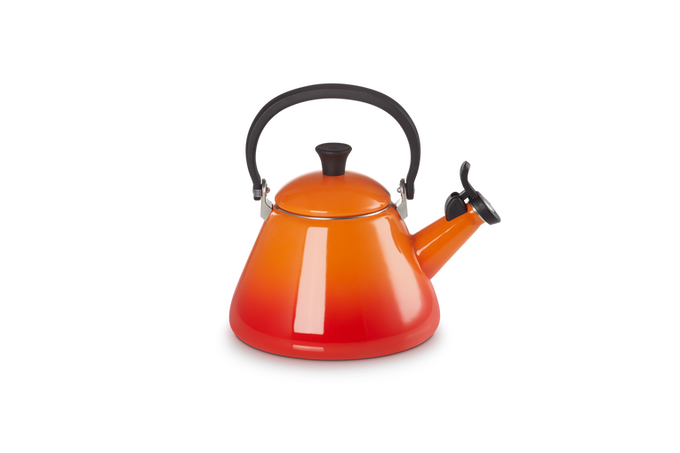 Le Creuset Kone 1.6L Volcanic stovetop kettle with foldable handle, enamelled carbon steel, whistle alert – Keans Claremorris